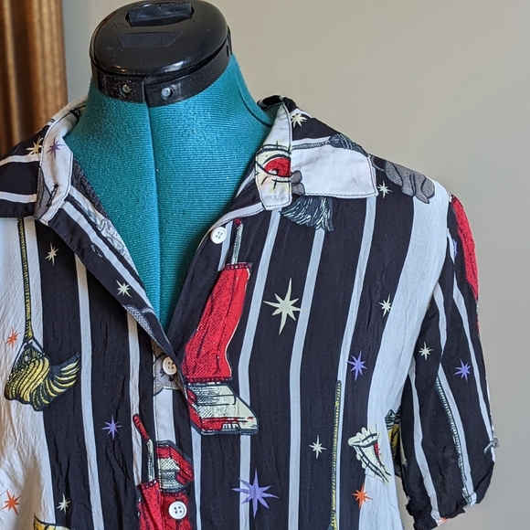 Disney Her Universe Hocus Pocus Button Up - Medium - Picture 8 of 9